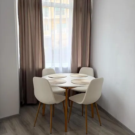 Privilege Apartment, Elenite * 圣弗拉斯